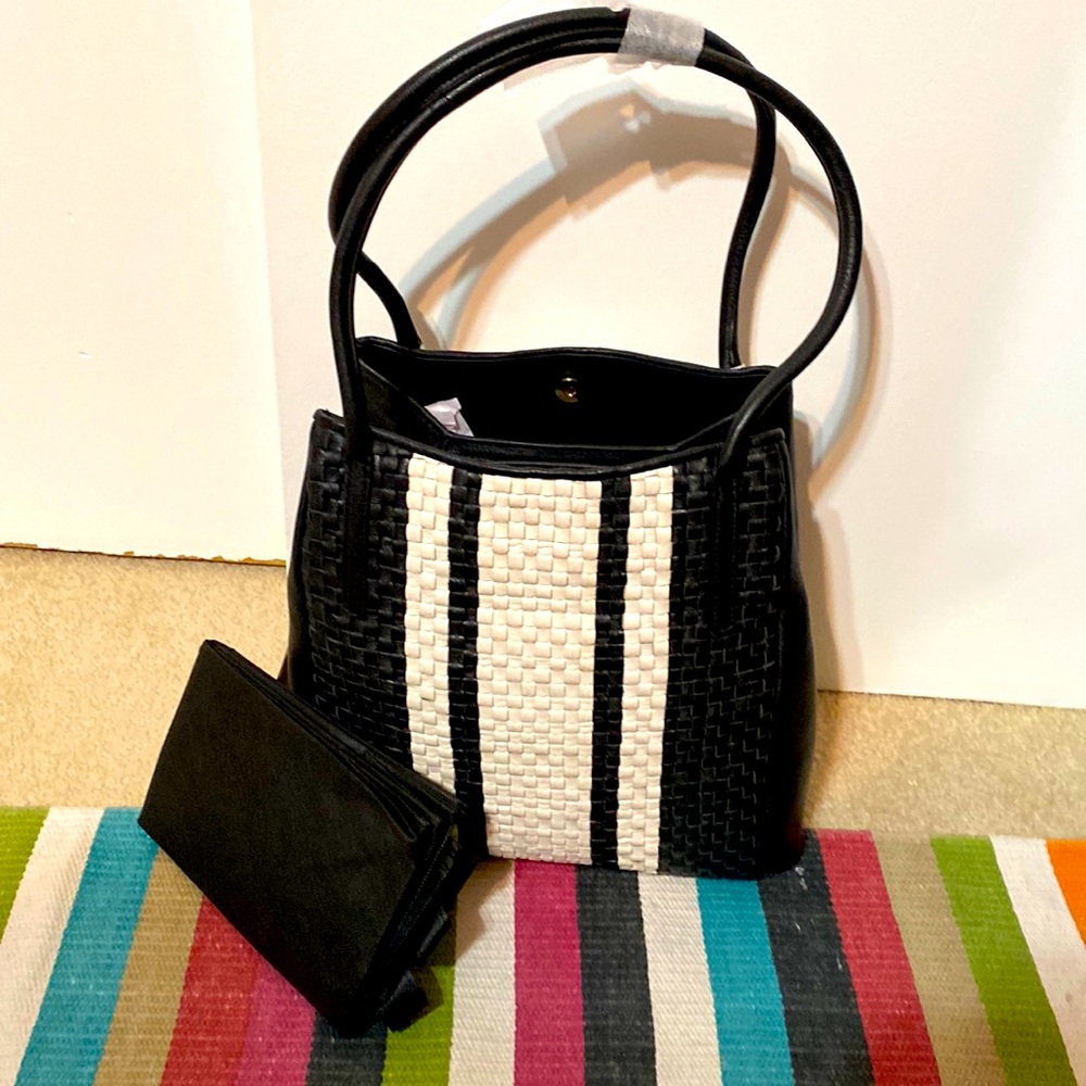 Weave black & white handbag